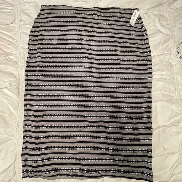 ⭐️5 for $25⭐️ BRAND NEW🌟 MIDI length skirt from old navy - NWT - Picture 1 of 6